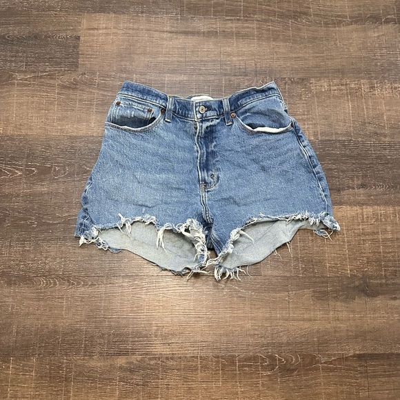 Abercrombie & Fitch Pants - Abercrombie & Fitch Frayed The 4” Mom Short High Rise Curve Love Size 8